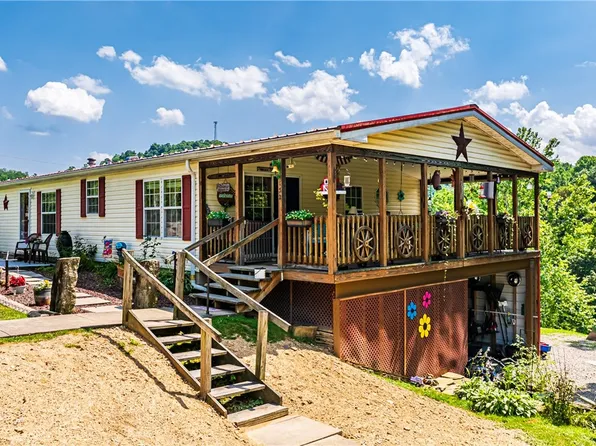 132 Dewey Ave, Spraggs, PA 15362