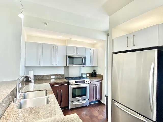 321 10th Ave #2403 — Photo 7