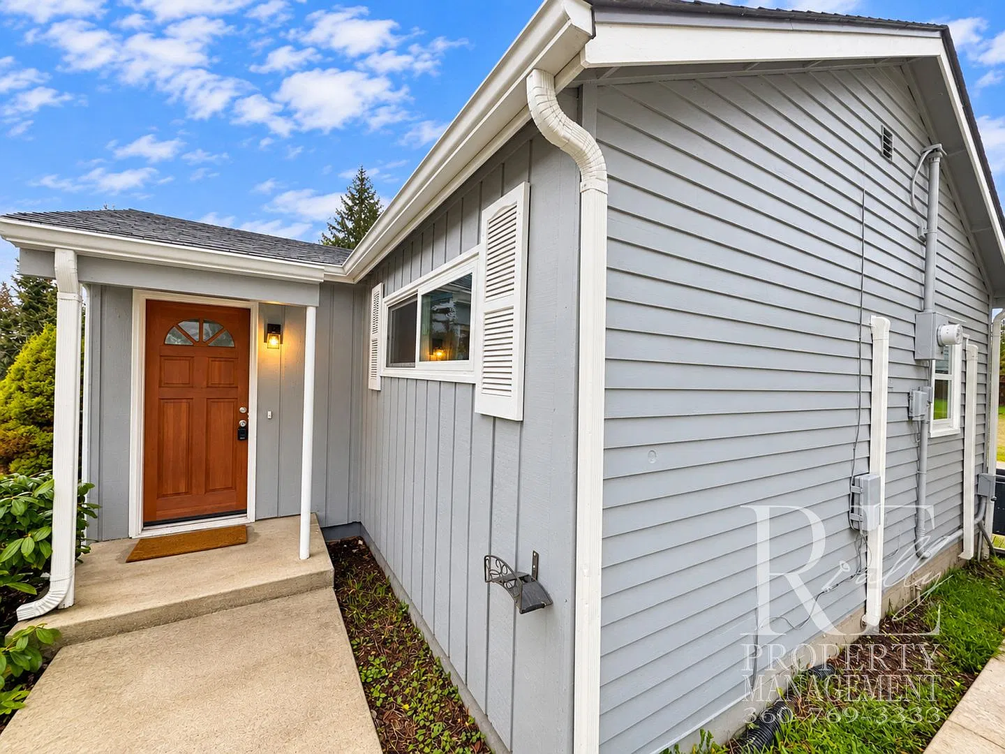 Vintage Charm, Modern Comfort & a Hot Tub Backyard Retreat — Photo 2