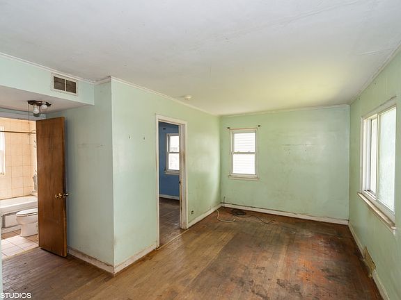 3rd image of 2722 Westbrook Dr