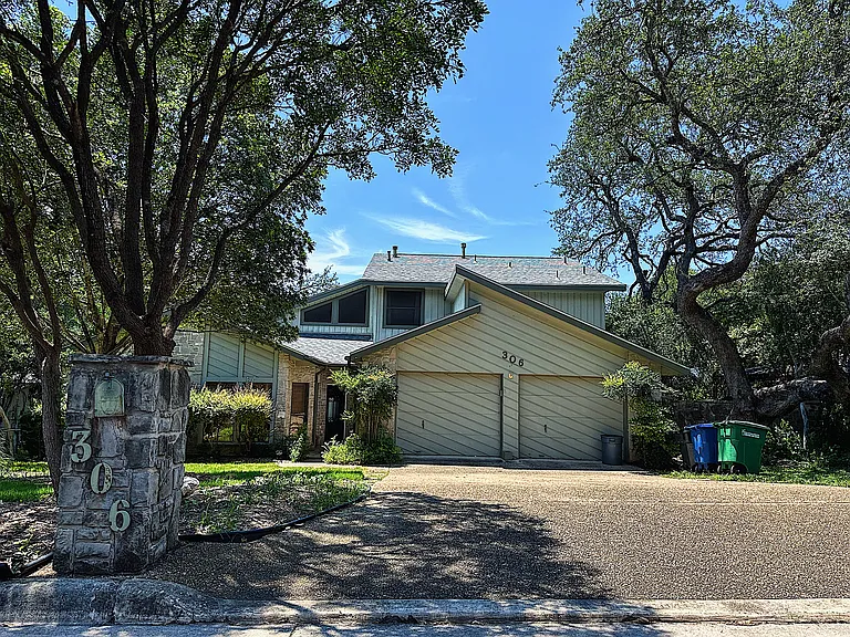 306 Country Wood Dr — Photo 1