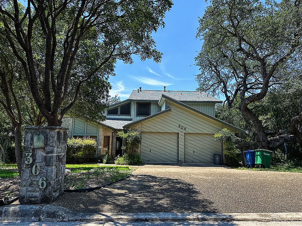 306 Country Wood Dr