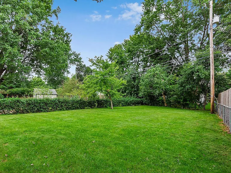 2242 Wickliffe Rd — Photo 8