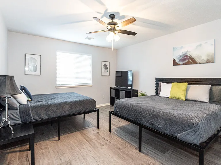 10815 Oak Bayou Ln — Photo 29
