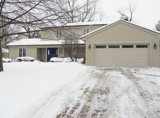 320 Maple Ln, Batavia, IL 60510