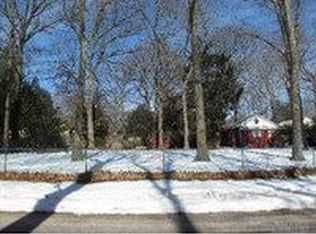 3 Springs Dr, Melville, NY 11747