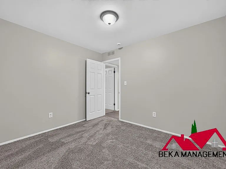 4323 Grace Ave — Photo 11