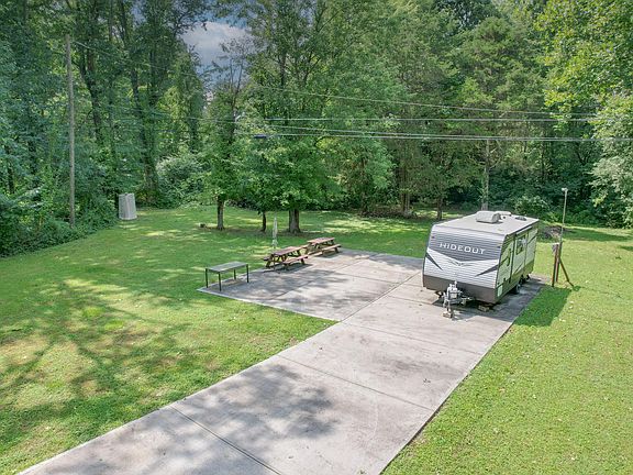 3rd image of 4110 Greis Ln
