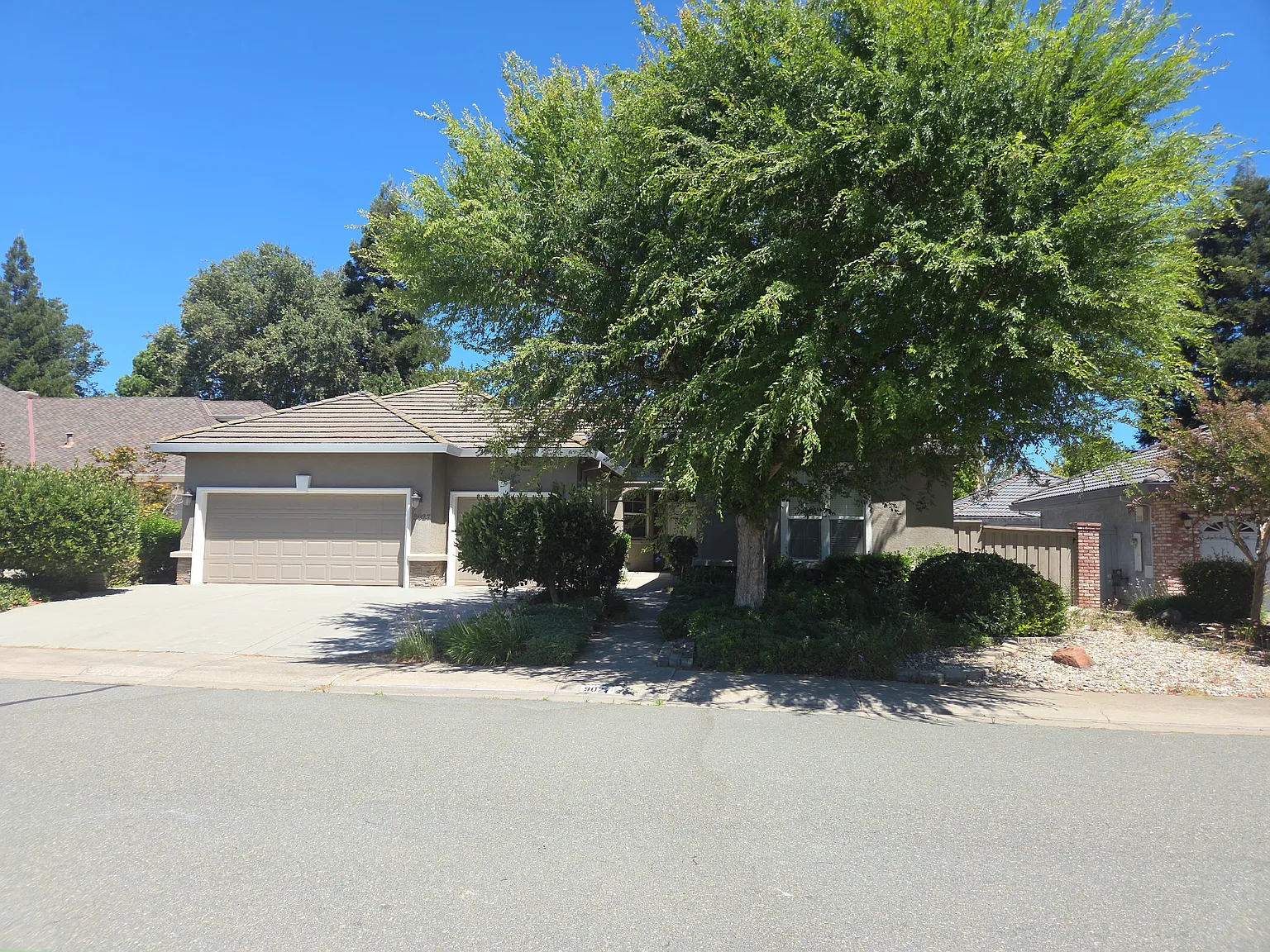 Folkstover Ct, Elk Grove — Photo 4