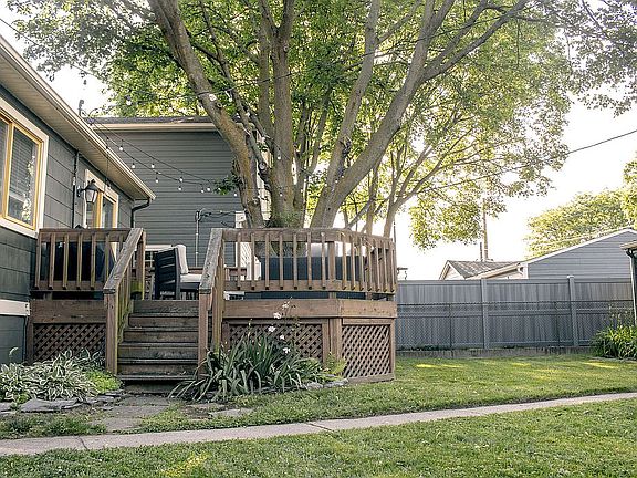 3rd image of 1480 W Ann Arbor Trl