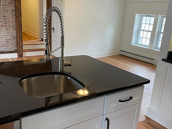 5th image of 173 Church St #2B