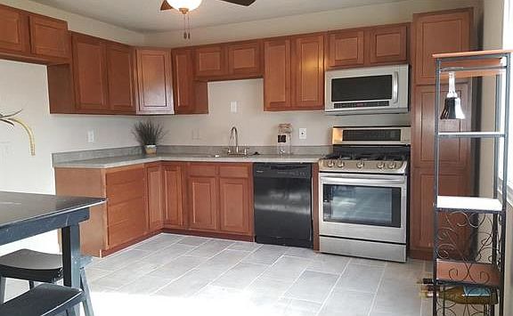 4th image of 1714 Rose Crest Dr