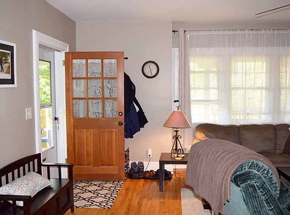 Apartment 1 Entryway