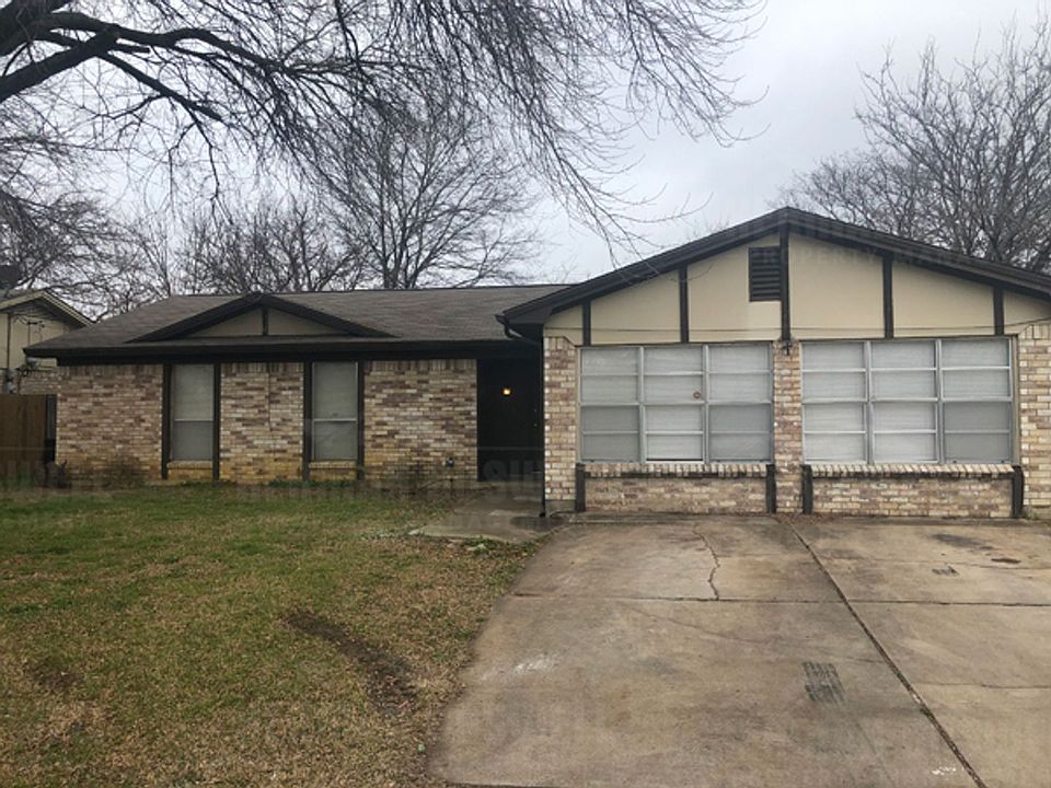 1st image of 4702 Green Hollow Dr