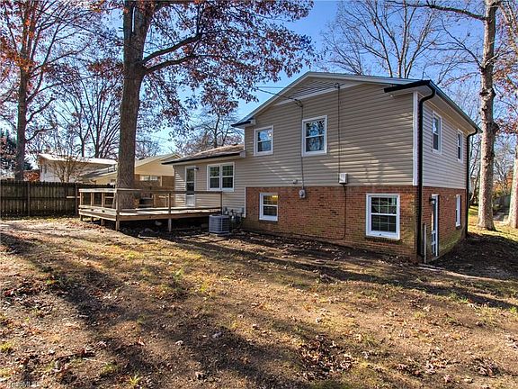 5th image of 4107 Sacramento Dr
