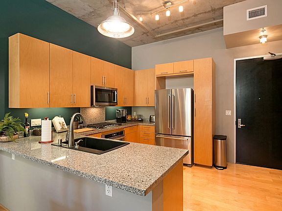 4th image of 527 10th Ave Unit 410
