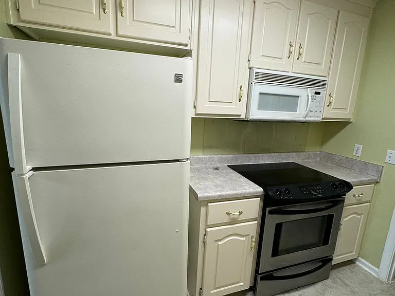 120 Palm Dr — Photo 3