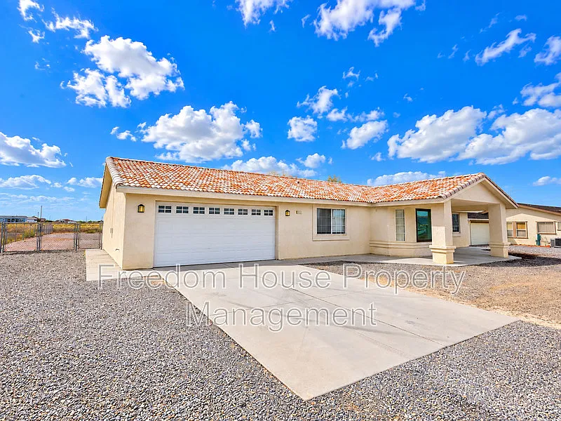 3 bed, 2.0 bath, 1597 sqft, $1,895 — Photo 4
