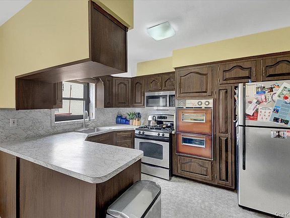 5th image of 3015 Waterbury Avenue