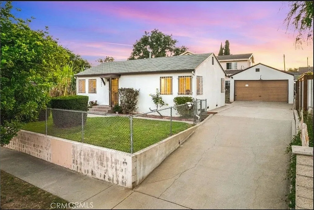 2 bed, 833 sqft, $2,600 — Photo 1