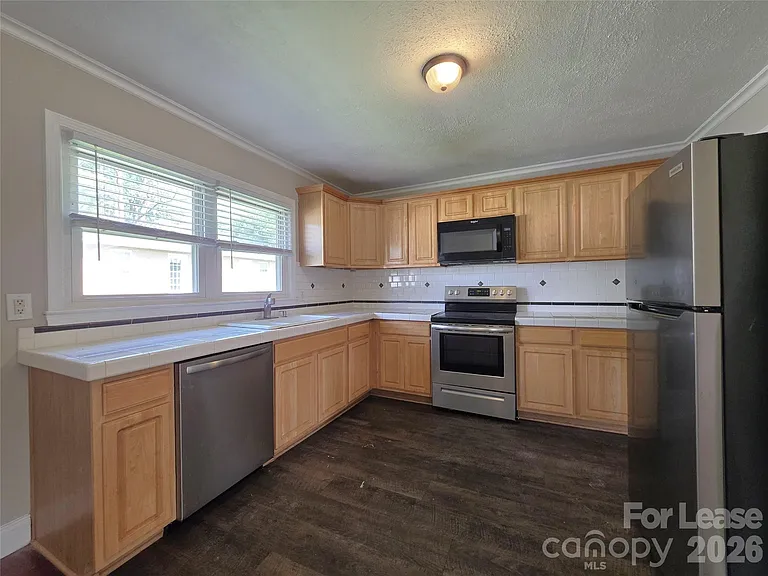 1052 Rembrandt Dr SW — Photo 5