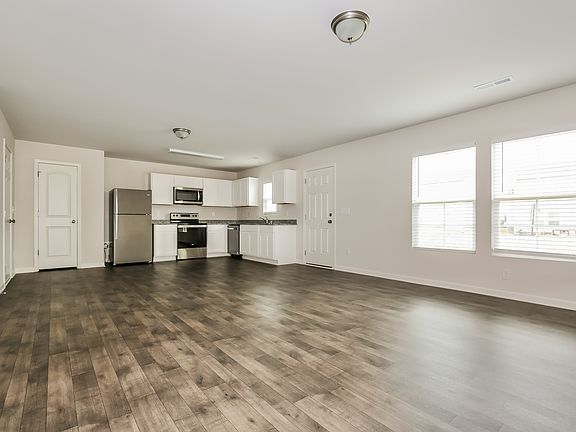 5th image of 203 Pleasant Willow Pl