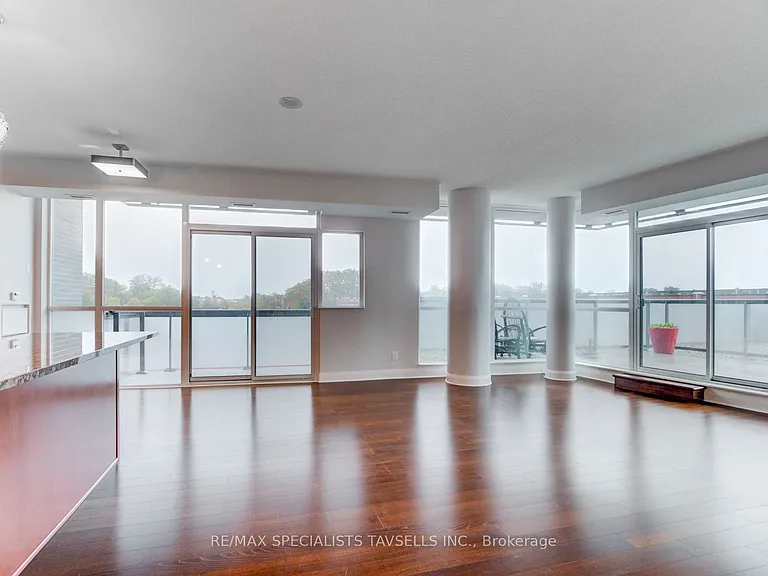 1 Hurontario St #304 — Photo 5
