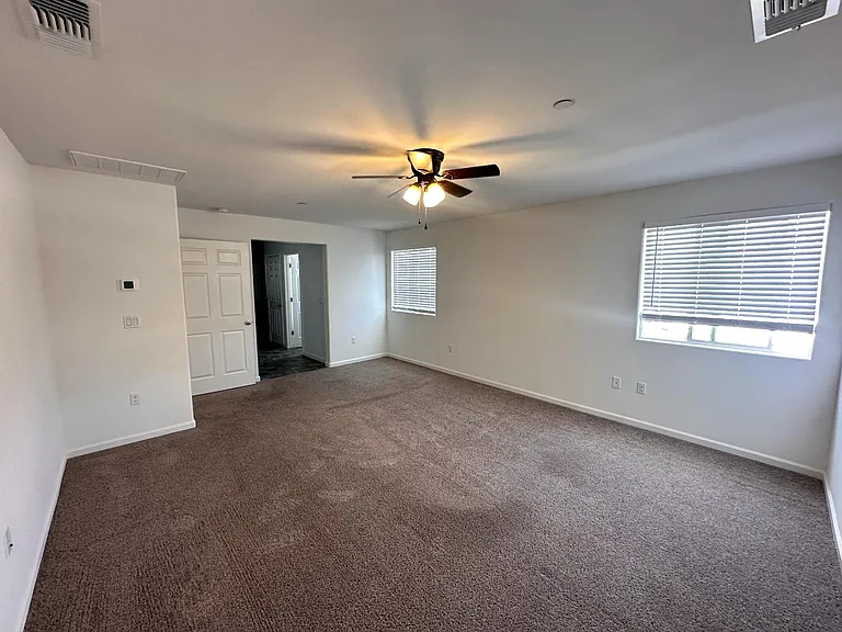 2893 N Schneider Ave — Photo 16