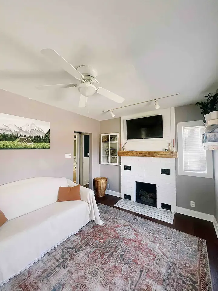 2 bed, 750 sqft, $1,300 — Photo 3