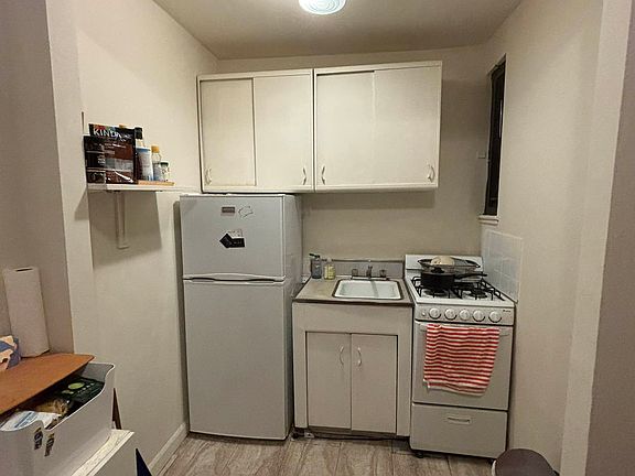 5th image of 215 E 89th St APT 4C