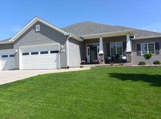 4497 Nevada Dr, Bettendorf, IA 52722