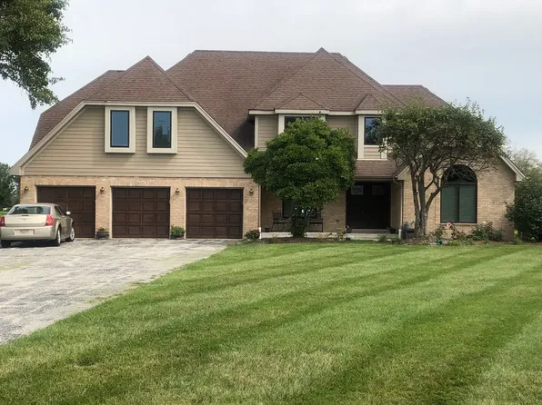 26125 S Royal Crest Ct, Crete, IL 60417