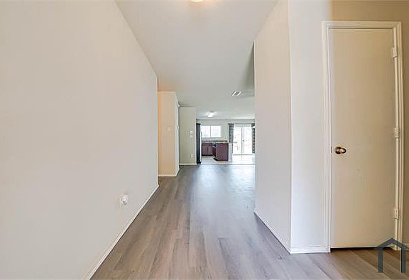 3rd image of 1426 S Raven Dr