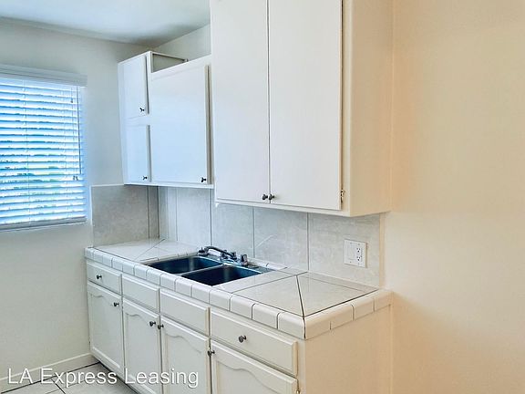 5th image of 625 W 92nd St APT 12