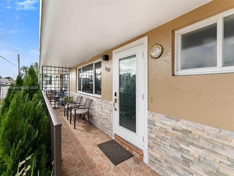820 SW 17th Ave #1 — Photo 4