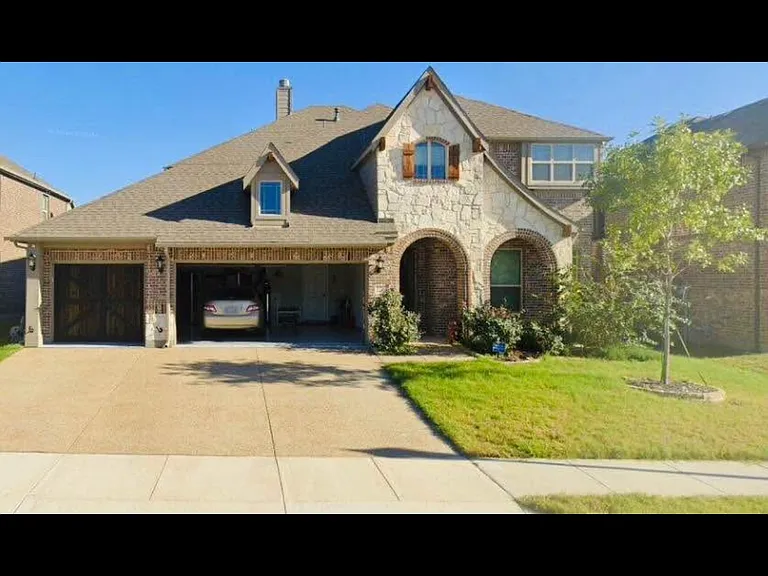 2204 Ranchwood Dr — Photo 1