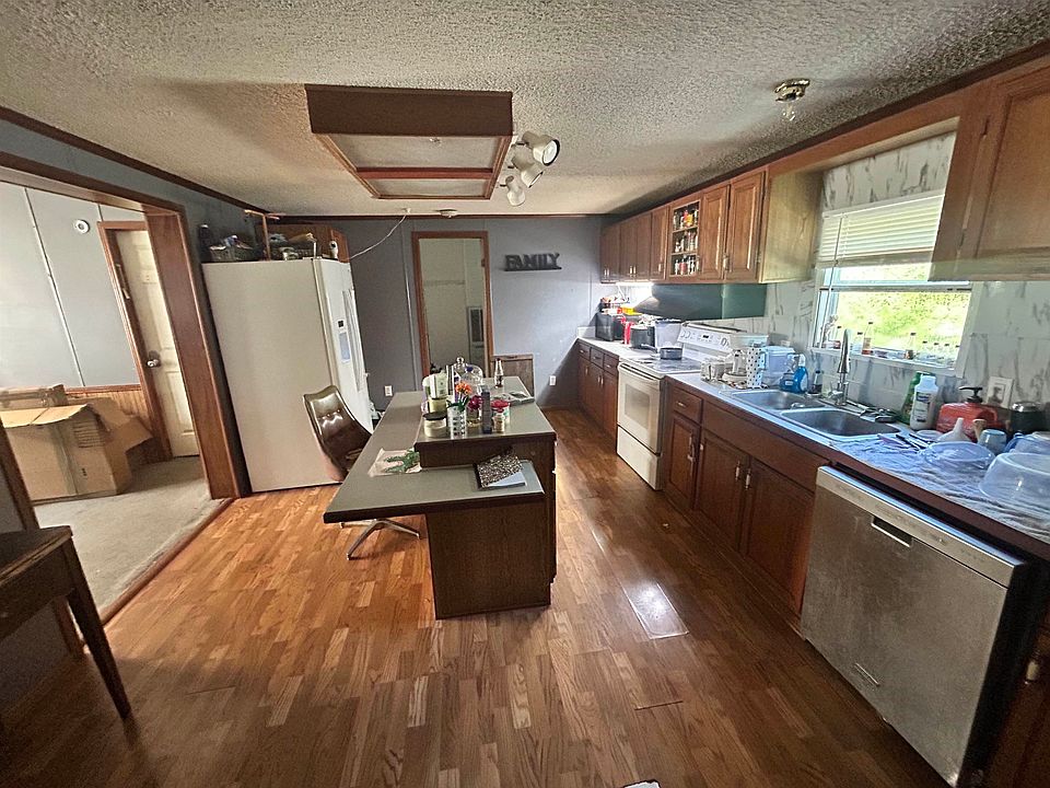 2nd image of 140 Youngblood Way