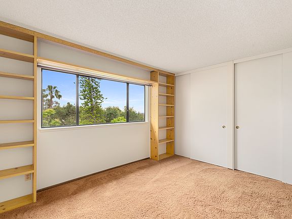 4th image of 361 S Yorkshire Cir