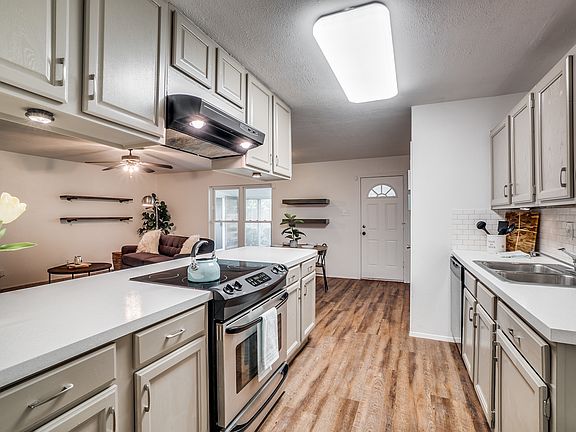 4th image of 5909 Highcrest Dr