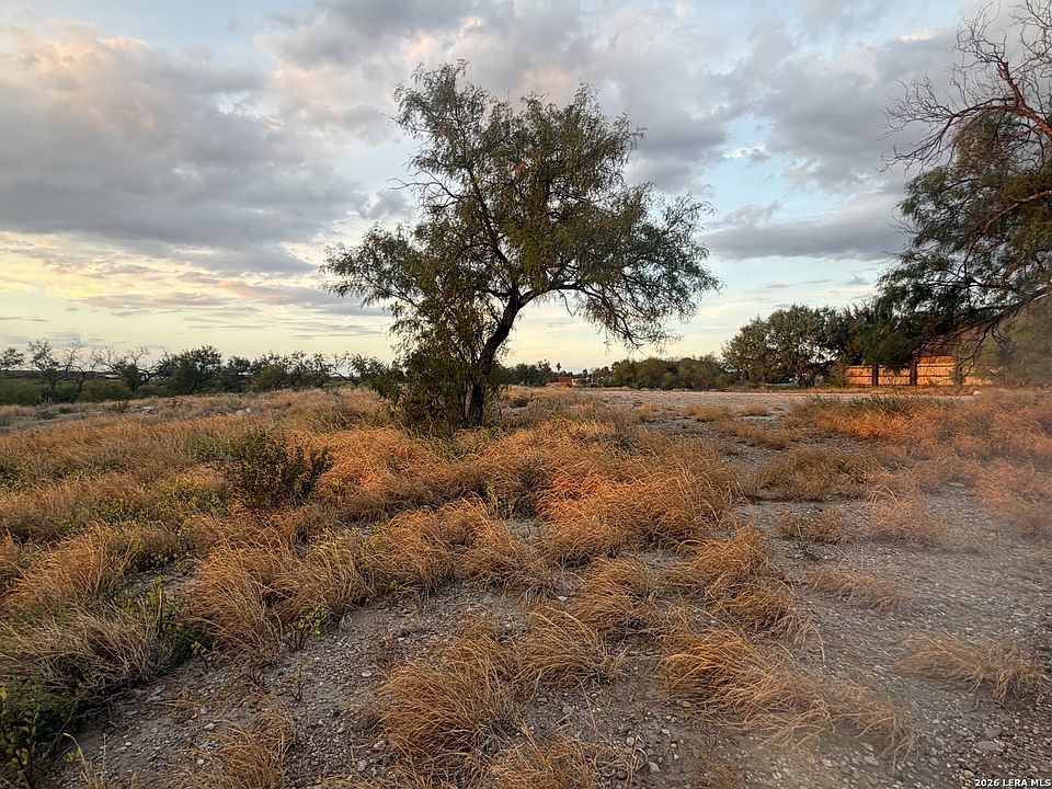 2nd image of 875 Ritchie