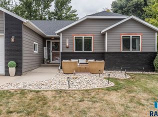 2017 S Thatcher Cir, Sioux Falls, SD 57106