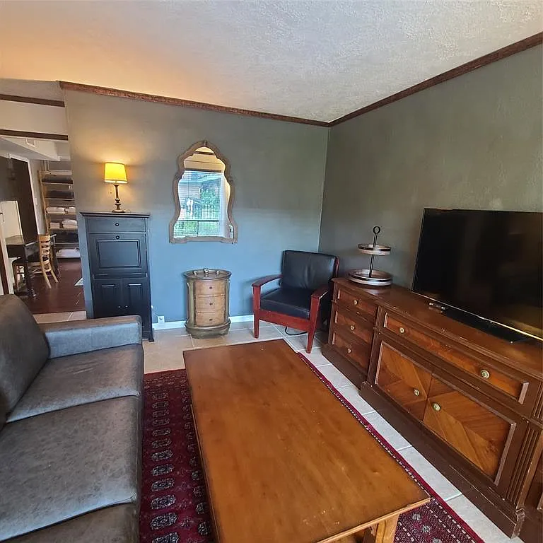1 bed, 1.0 bath, $1,800 — Photo 3