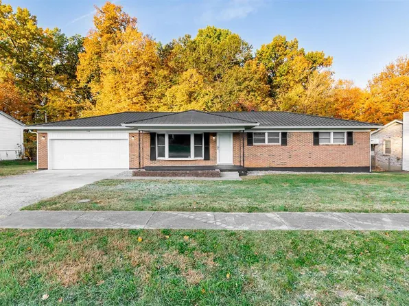 160 Kentucky Cir, Radcliff, KY 40160