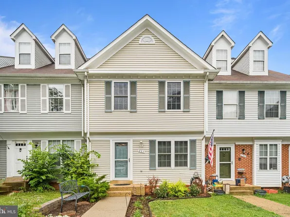 227 Finchingfield Ct, Sterling, VA 20165