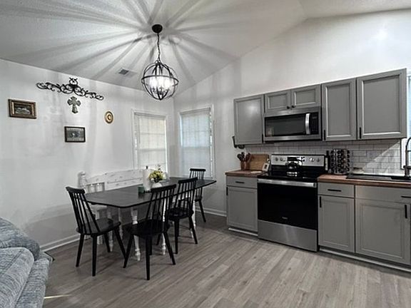 5th image of 101 Cottonwood Ct