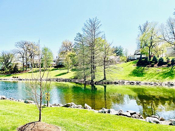 Jefferson Lake neighborhood walking trails (just minutes walking distance from townhouse)