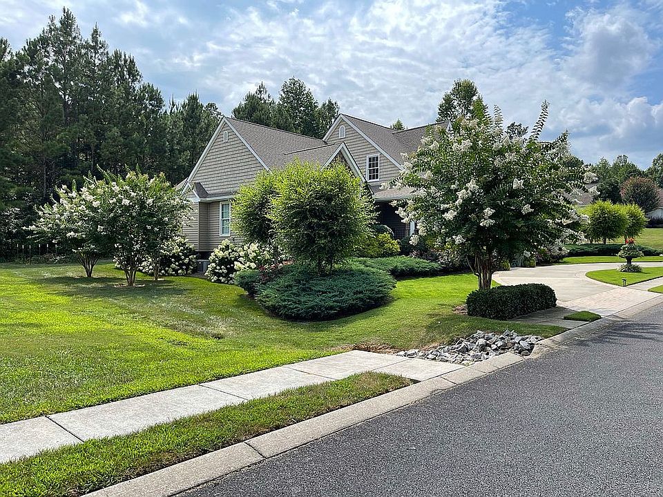 2nd image of 151 Dakota Dr NE