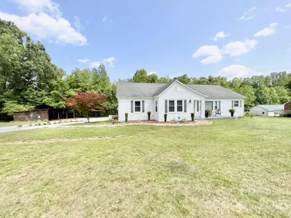 152 Wildwood Rd, Lenoir, NC 28645