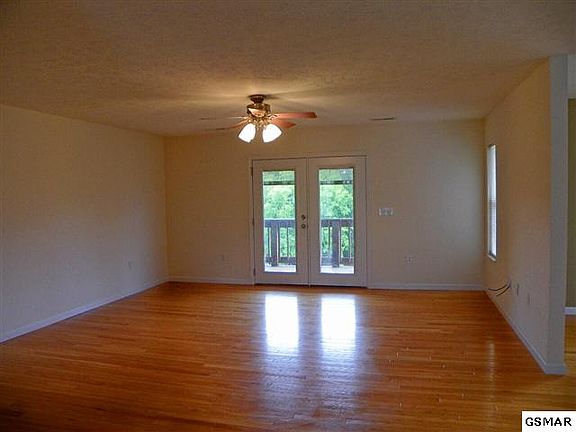 3rd image of 673 Southview Cir
