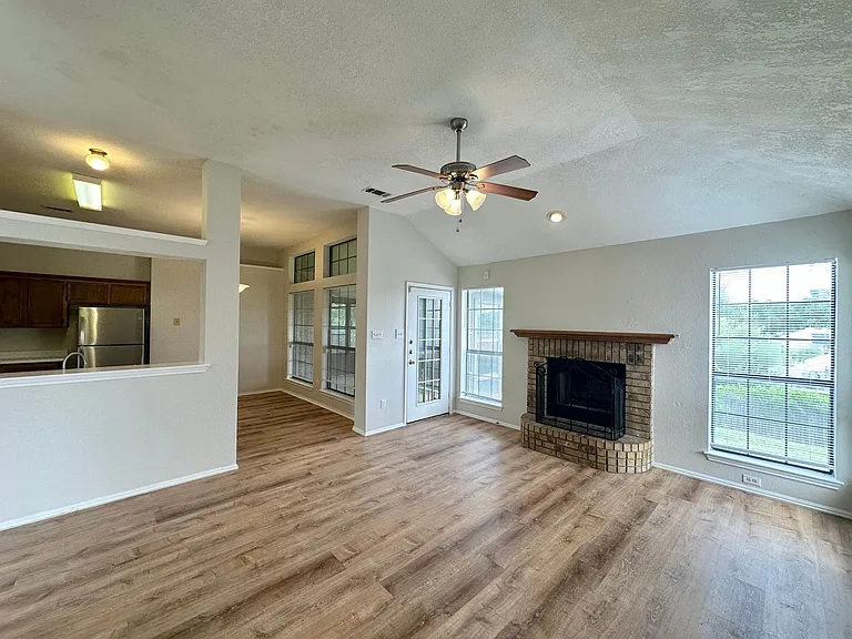 607 Hogan Dr — Photo 10